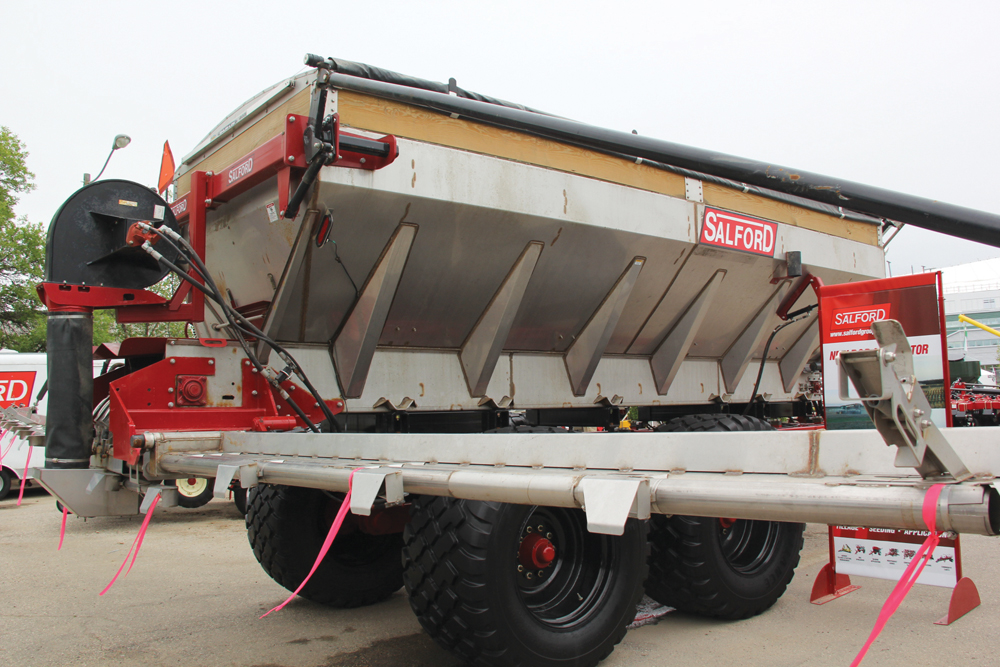 The design of the new model on display was created from a blend of technologies taken from existing products in the company’s lines of MagnaSpread BBI spinner spreaders and Valmar air booms.
