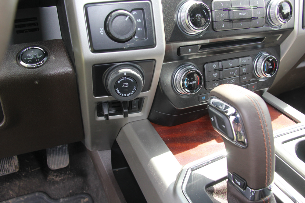 A dial on the dash is used to steer the trailer when using the Pro Trailer Backup Assist feature