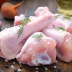 raw chicken drumsticks