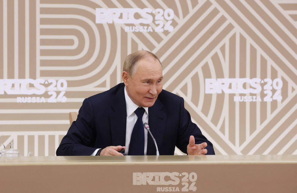 Russian President Vladimir Putin attends a meeting with heads of leading media outlets from the BRICS member countries in Moscow, Russia October 18, 2024. Sputnik/Vyacheslav Prokofyev/Pool via REUTERS ATTENTION EDITORS - THIS IMAGE WAS PROVIDED BY A THIRD PARTY.