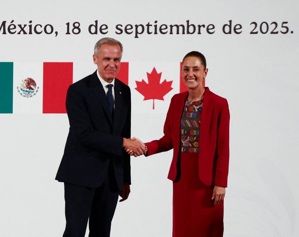 Mexican President Claudia Sheinbaum and Canadian Prime Minister Mark Carney shake hands as they hold a press conference at the National Palace, in Mexico City, Mexico September 18, 2025. REUTERS/Raquel Cunha
