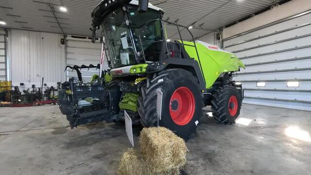 Claas 1000 Series Forage Harvester - AgDealerTV