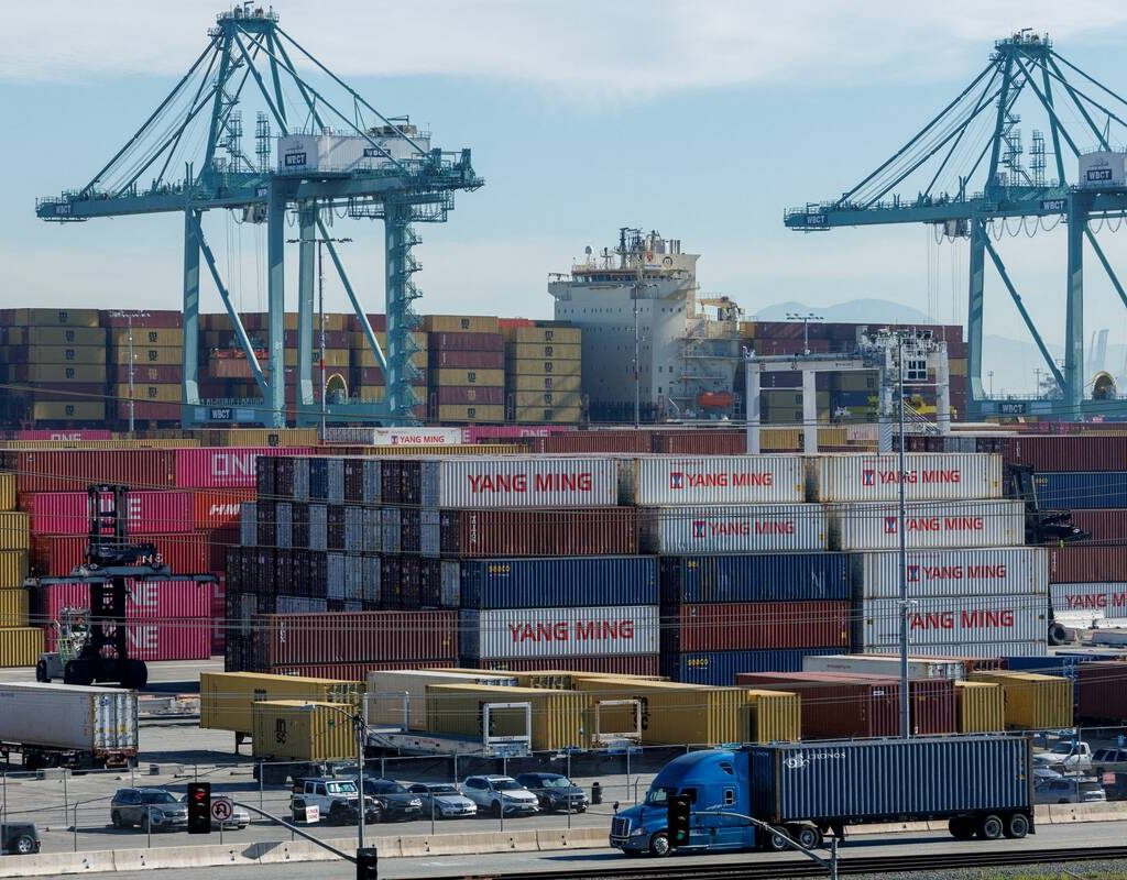 Chinese shipping containers lie stacked at the Port of Los Angeles in Los Angeles,California, U.S., January 14, 2026. Photo: REUTERS/Mike Blake/File Photo