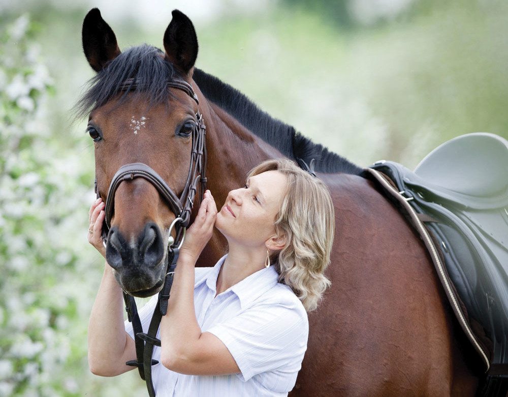 Coronary band injuries commonly occur when trailering horses