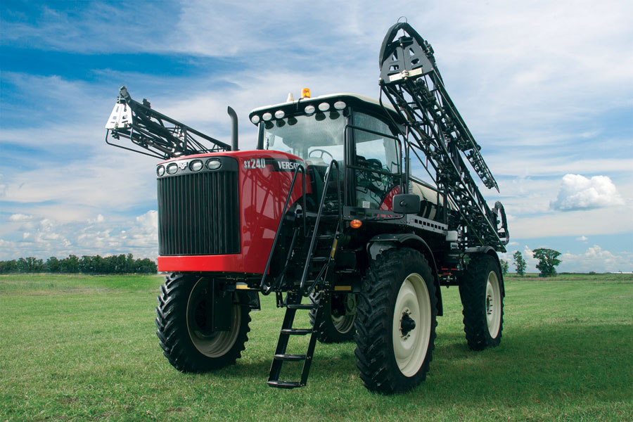 Versatile debuts new SP sprayers Grainews