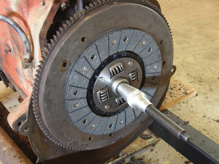 How to replace a clutch Grainews