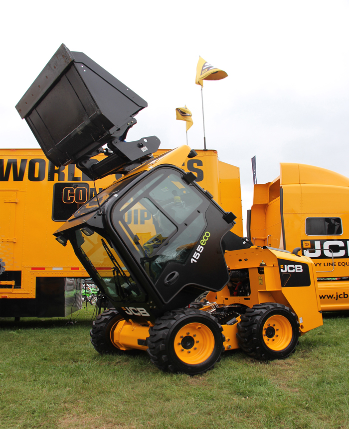 JCB uses single loader boom Grainews