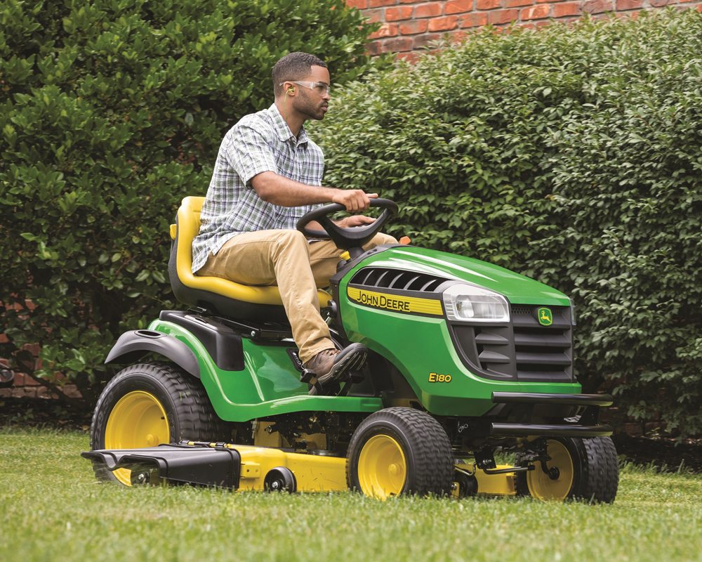 New features for John Deere lawn tractors Grainews