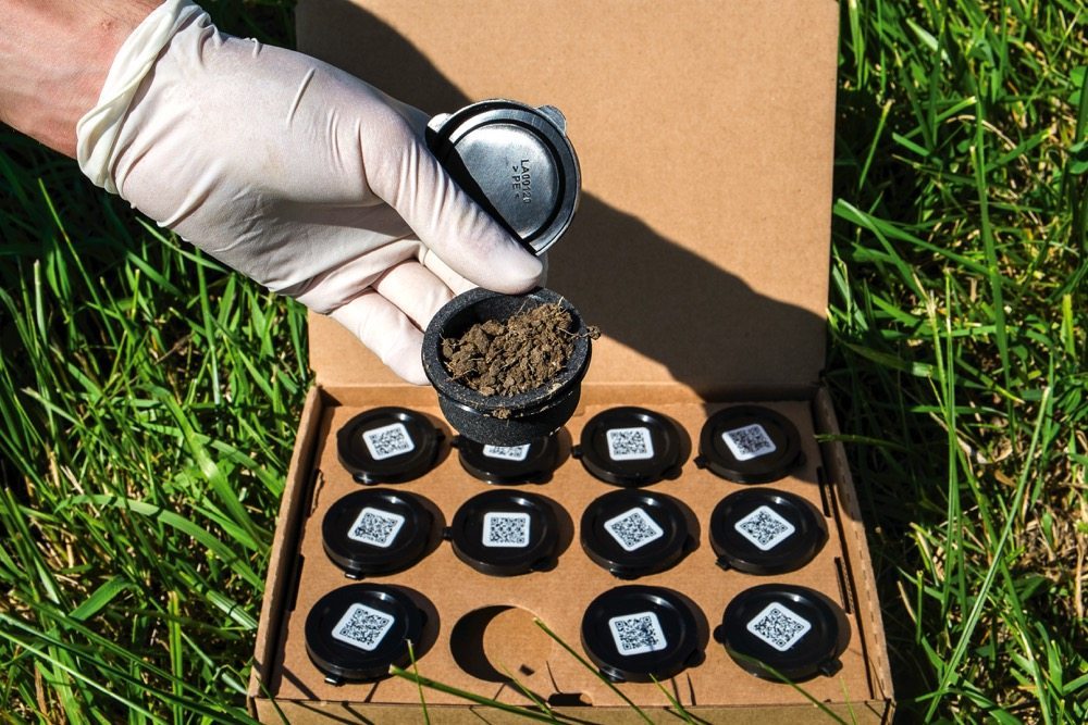 Each sample is placed in a box which is sent to the Logiag lab in Boucherville. The results are available in three days.