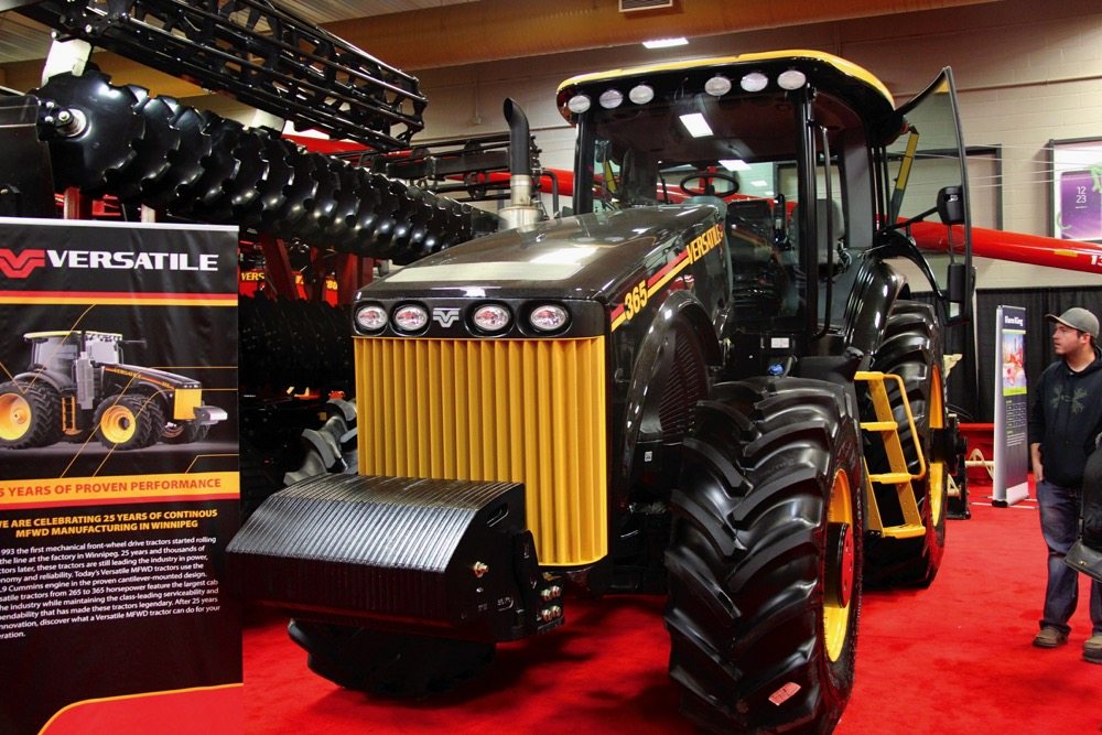 Versatile debuts new combine, anniversary tractor for 2018